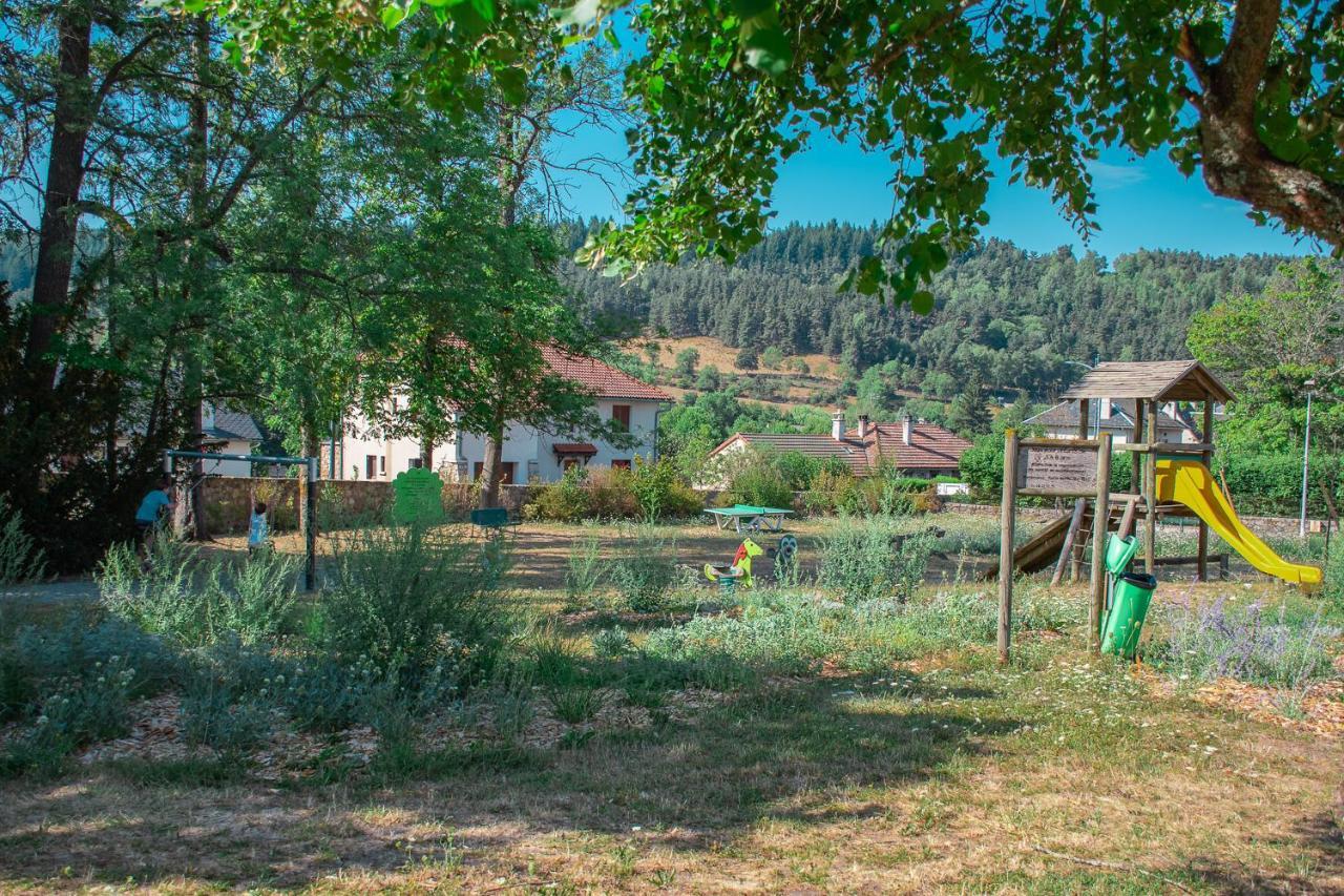 Villages De Gites Le Pigeonnier Le Malzieu-Ville エクステリア 写真